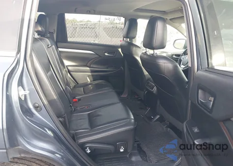 2019 Toyota Highlander Xle z USA, uszkodzony, nr VIN 5TDJZRFH7KS724490